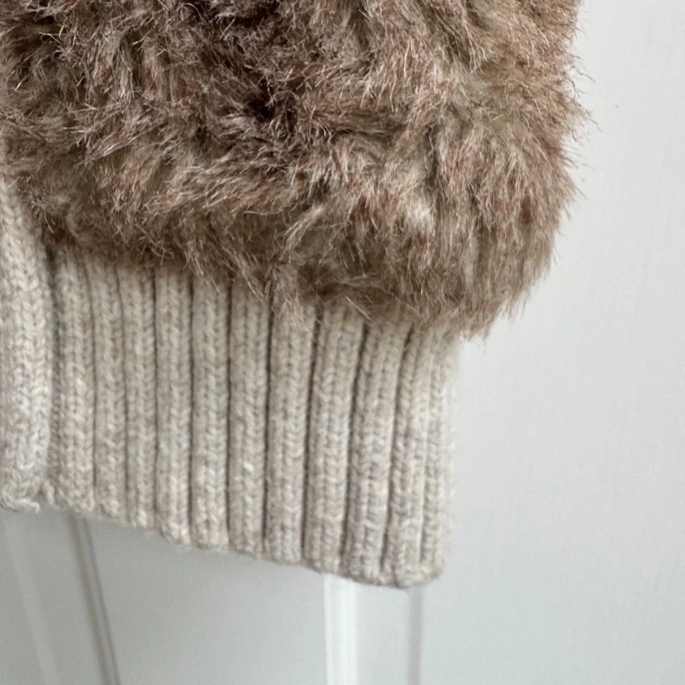 GAP 2T Girls Toddler Faux Fur Sleeveless Vest in Cream and Brown